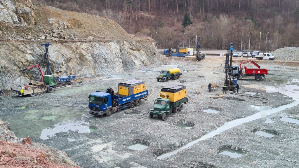 vrty v kamenolomu - Diorit Brno